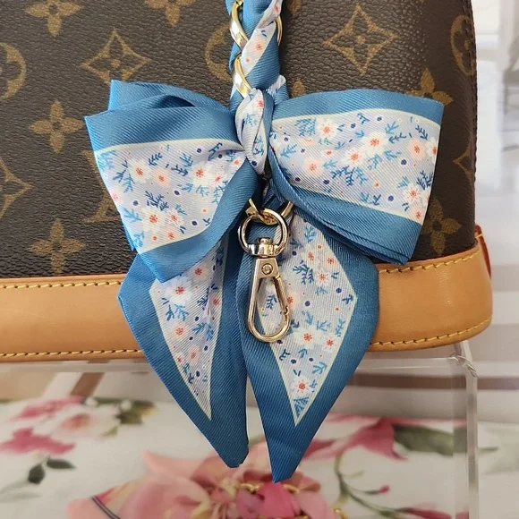 BEAUTIFUL Bow Key Fob Key Ring - Picture 12 of 12